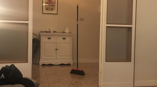 "Broomstick challenge" impazza in Rete, interviene la Nasa per spiegare la bufala della scopa in piedi ogni 3.500 anni