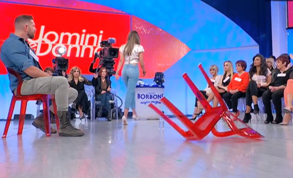 Uomini E Donne Valentina Infuriata Con Massimiliano In Studio