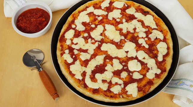 Pizza margherita, ricetta semplice per uno sfizio golosetto