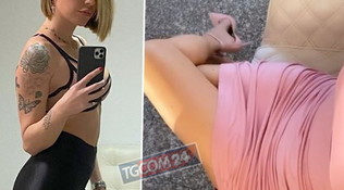 Selfie allo specchio: si è fatta bionda e mostra il suo sex appeal, chi è?