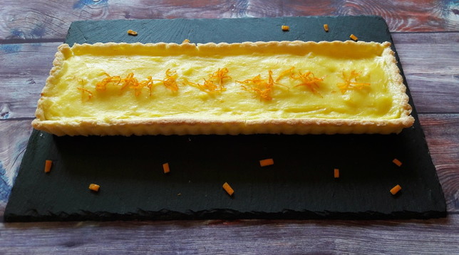 Crostata con crema pasticcera aromatizzata all'arancia