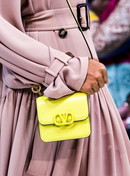 Festa della donna 2020 e non solo: perch&eacute; indossare il giallo fa bene