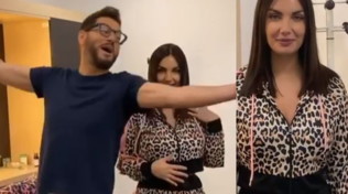 Elettra Lamborghini scompare dietro 