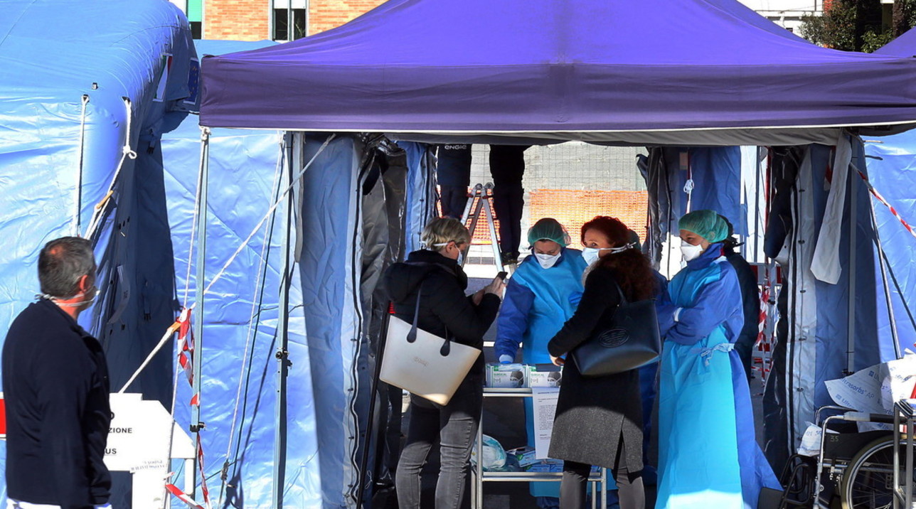 Coronavirus Veneto, 35 morts aujourd'hui et 330 nouveaux infectés. Les hospitalisations sont en baisse Coronavirus Veneto, 35 morts aujourd'hui et 330 nouveaux infectés. Les hospitalisations sont en baisse