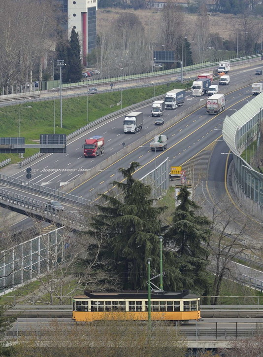 Milano si ferma, la tangenziale sempre più vuota
