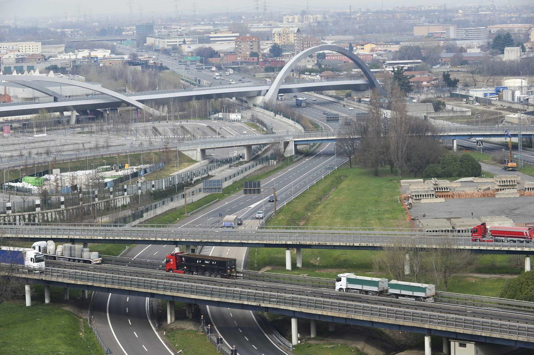 Milano si ferma, la tangenziale sempre più vuota
