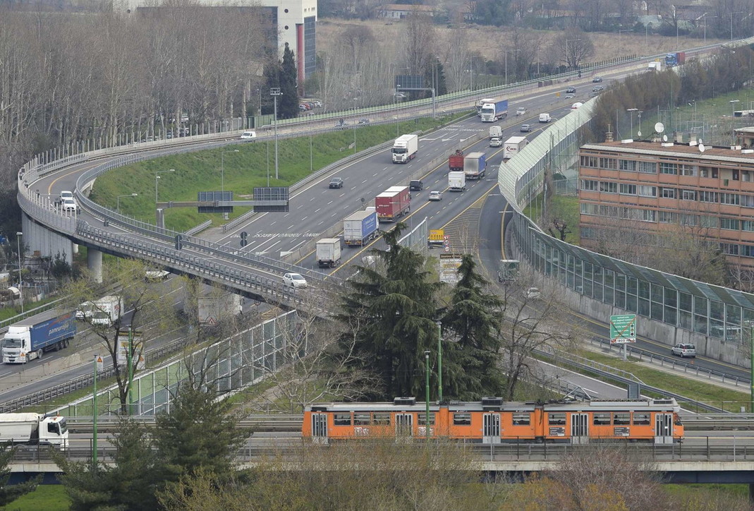 Milano si ferma, la tangenziale sempre più vuota