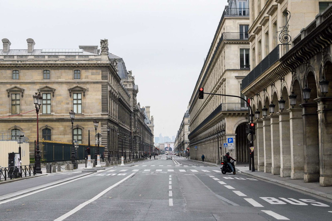 Coronavirus, Francia: 100.000 agenti per monitorare rispetto misure, Parigi deserta