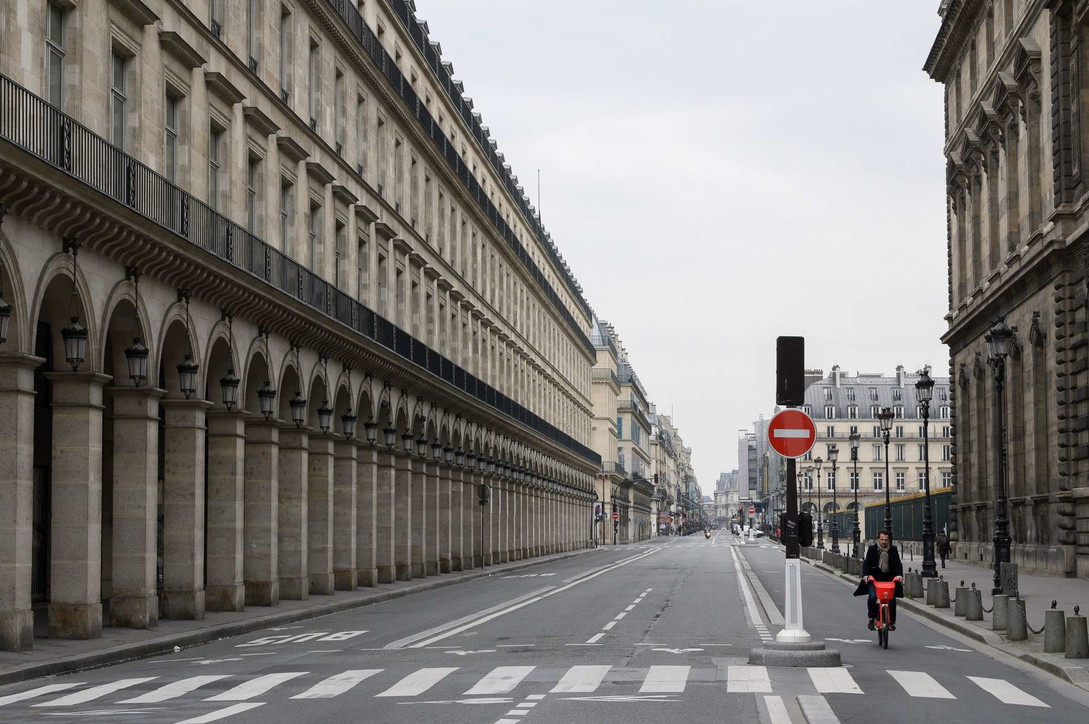 Coronavirus, Francia: 100.000 agenti per monitorare rispetto misure, Parigi deserta