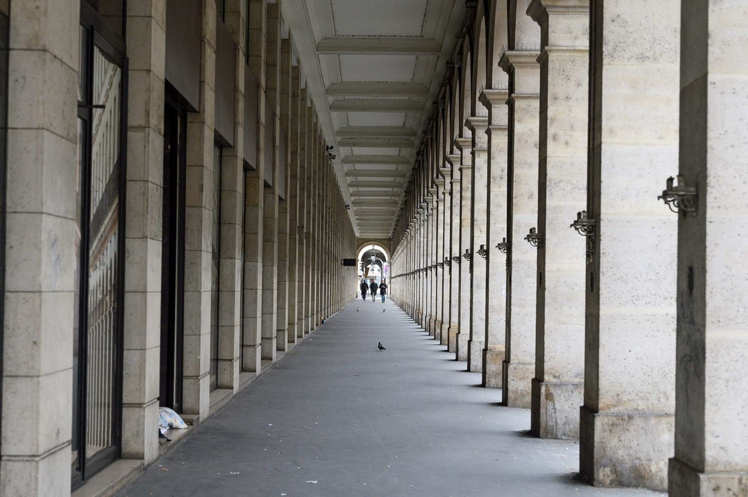 Coronavirus, Francia: 100.000 agenti per monitorare rispetto misure, Parigi deserta