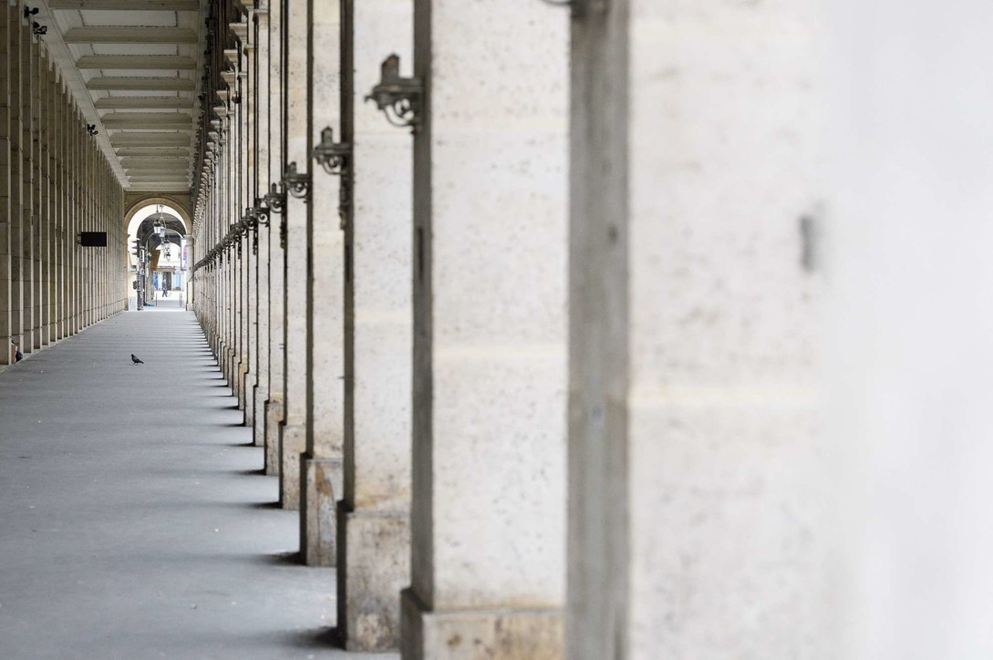 Coronavirus, Francia: 100.000 agenti per monitorare rispetto misure, Parigi deserta