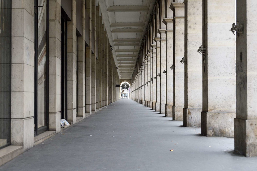 Coronavirus, Francia: 100.000 agenti per monitorare rispetto misure, Parigi deserta