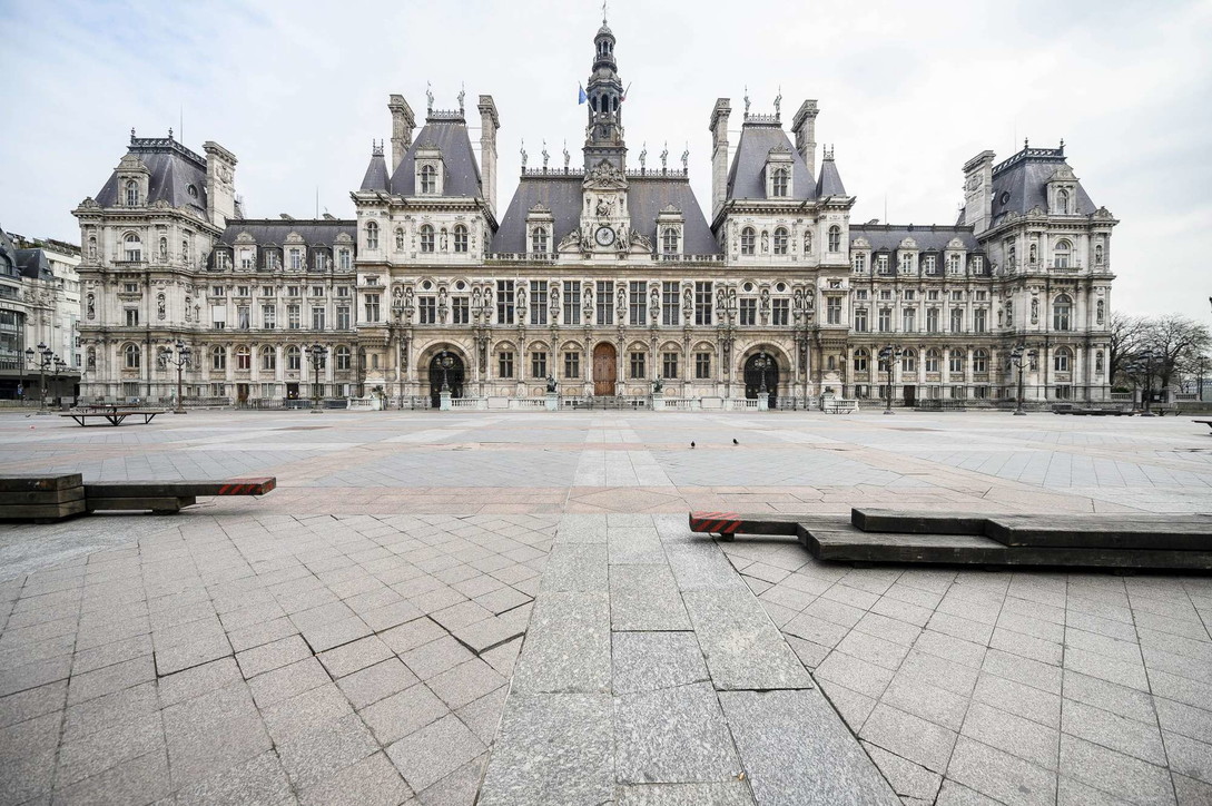 Coronavirus, Francia: 100.000 agenti per monitorare rispetto misure, Parigi deserta