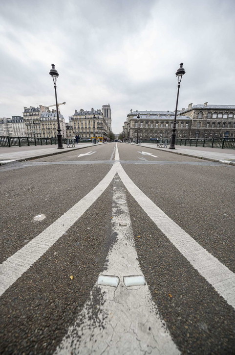 Coronavirus, Francia: 100.000 agenti per monitorare rispetto misure, Parigi deserta