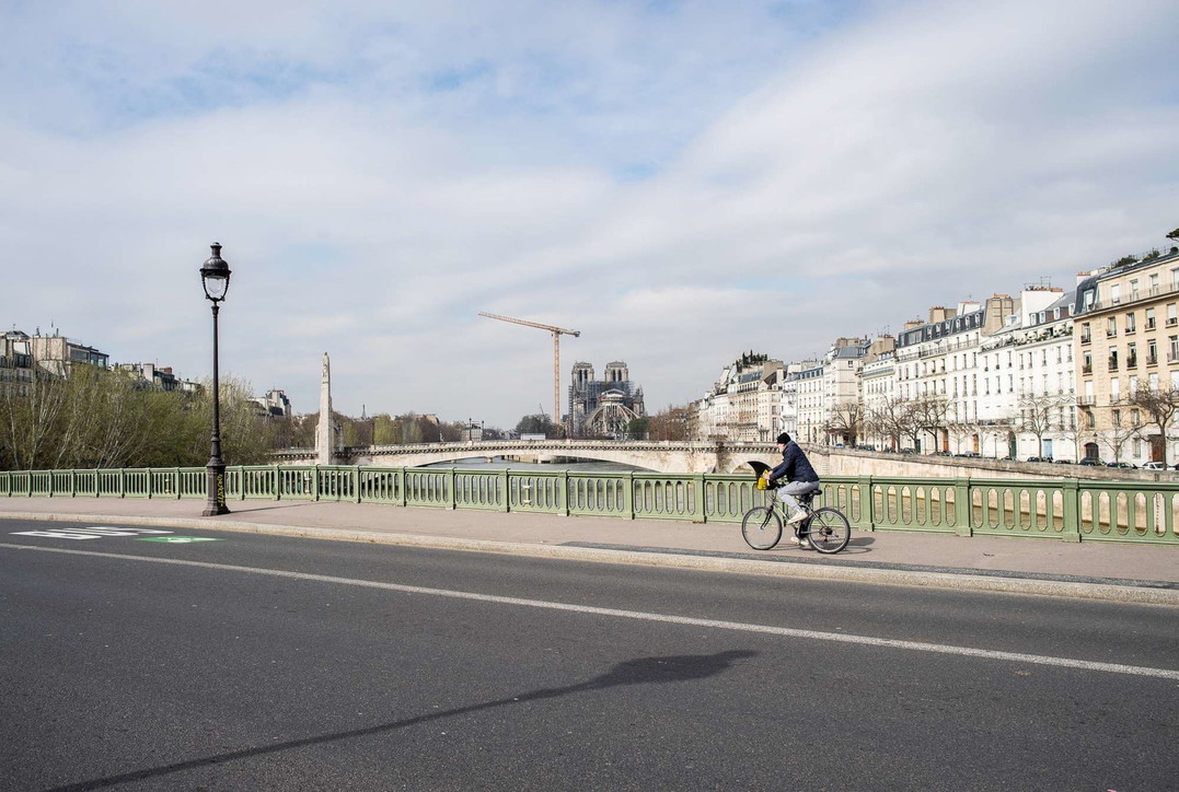 Coronavirus, Francia: 100.000 agenti per monitorare rispetto misure, Parigi deserta