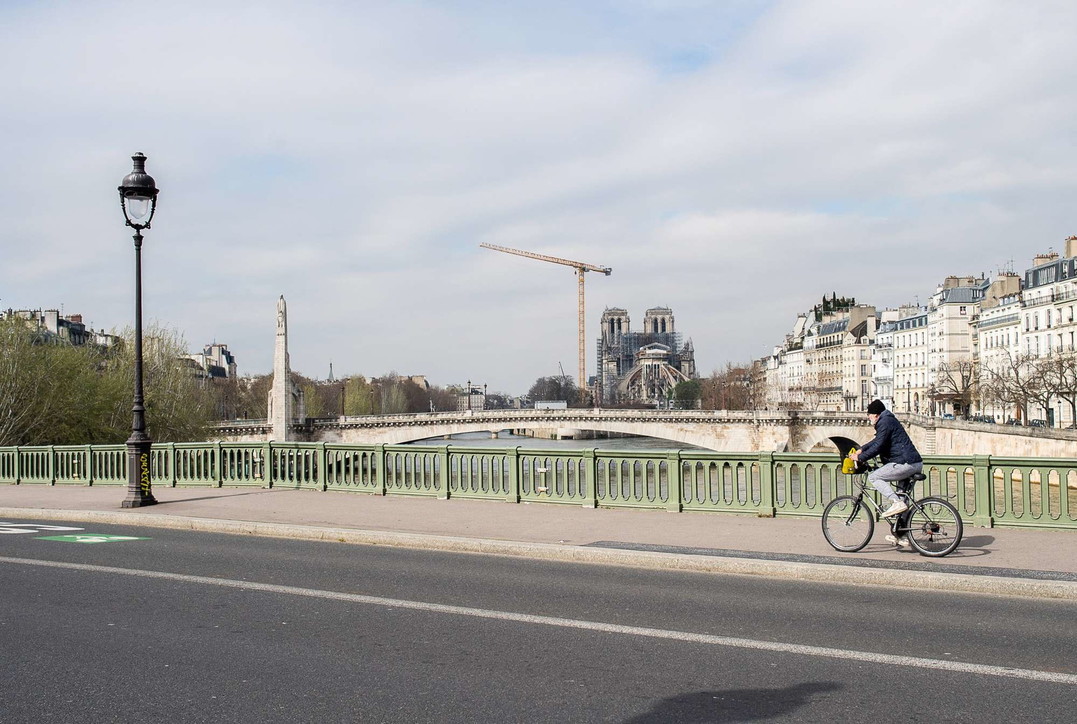 Coronavirus, Francia: 100.000 agenti per monitorare rispetto misure, Parigi deserta