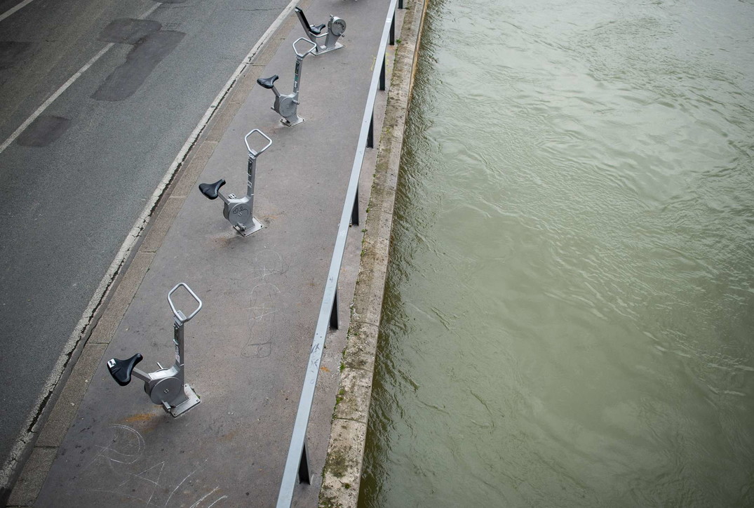 Coronavirus, Francia: 100.000 agenti per monitorare rispetto misure, Parigi deserta