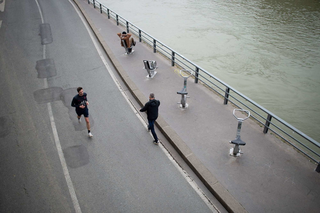 Coronavirus, Francia: 100.000 agenti per monitorare rispetto misure, Parigi deserta