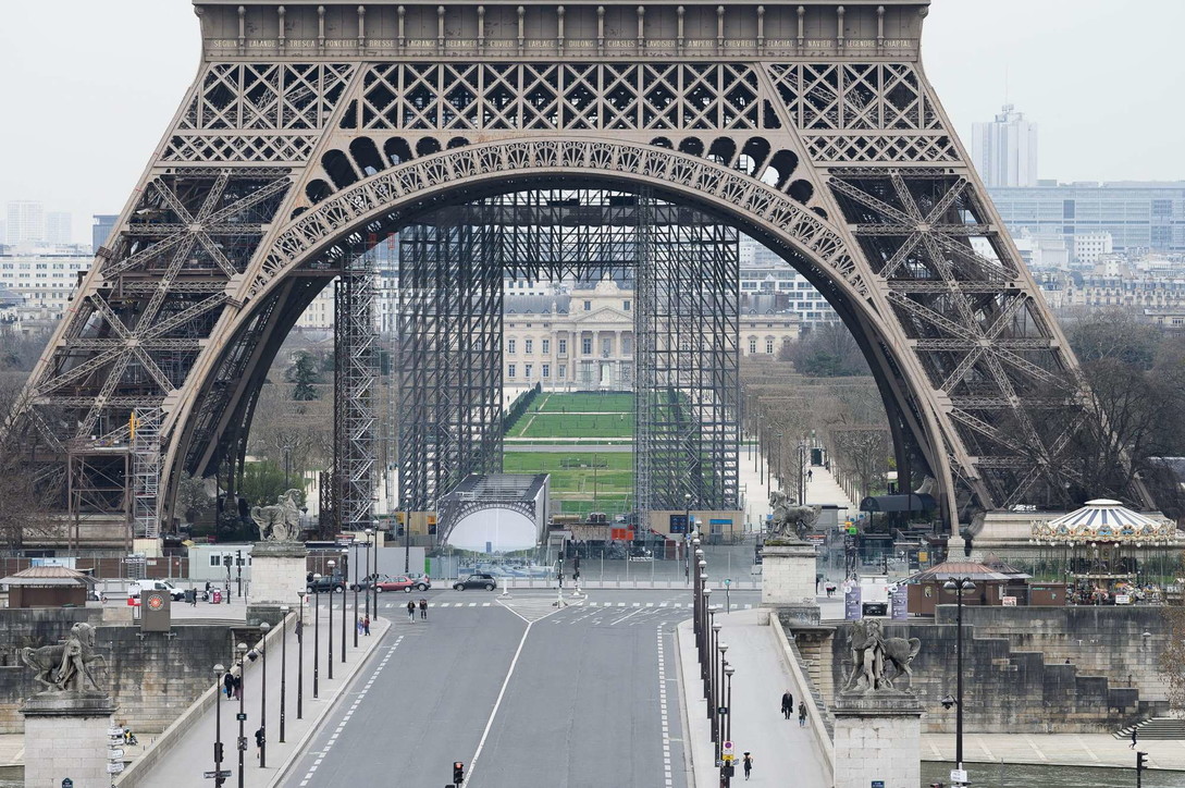 Coronavirus, Francia: 100.000 agenti per monitorare rispetto misure, Parigi deserta