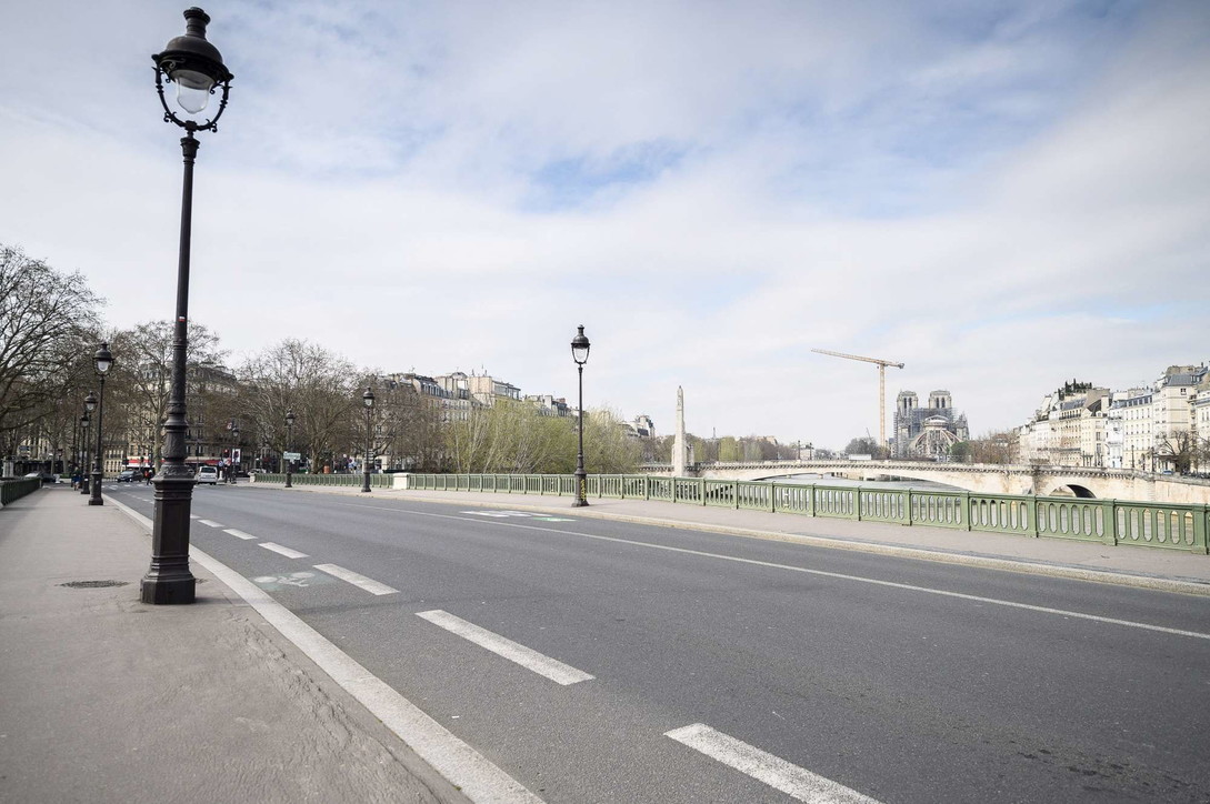 Coronavirus, Francia: 100.000 agenti per monitorare rispetto misure, Parigi deserta