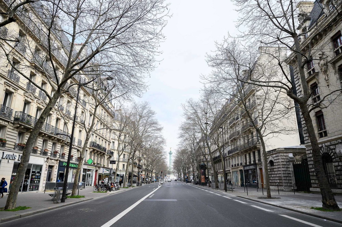 Coronavirus, Francia: 100.000 agenti per monitorare rispetto misure, Parigi deserta