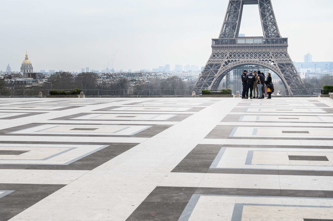 Coronavirus, Francia: 100.000 agenti per monitorare rispetto misure, Parigi deserta