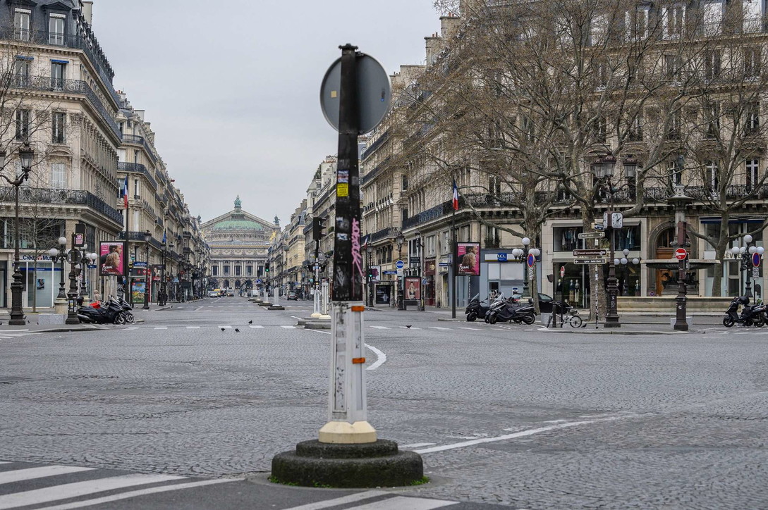 Coronavirus, Francia: 100.000 agenti per monitorare rispetto misure, Parigi deserta