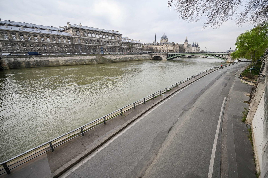 Coronavirus, Francia: 100.000 agenti per monitorare rispetto misure, Parigi deserta