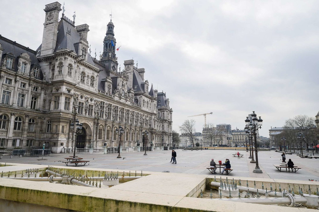 Coronavirus, Francia: 100.000 agenti per monitorare rispetto misure, Parigi deserta