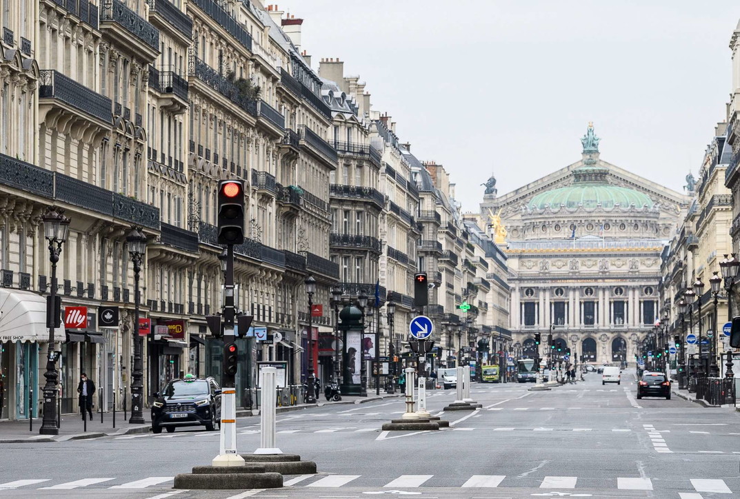 Coronavirus, Francia: 100.000 agenti per monitorare rispetto misure, Parigi deserta