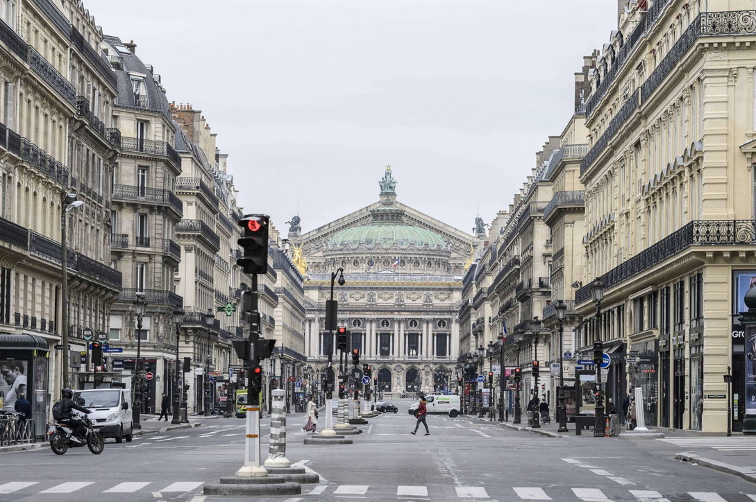 Coronavirus, Francia: 100.000 agenti per monitorare rispetto misure, Parigi deserta