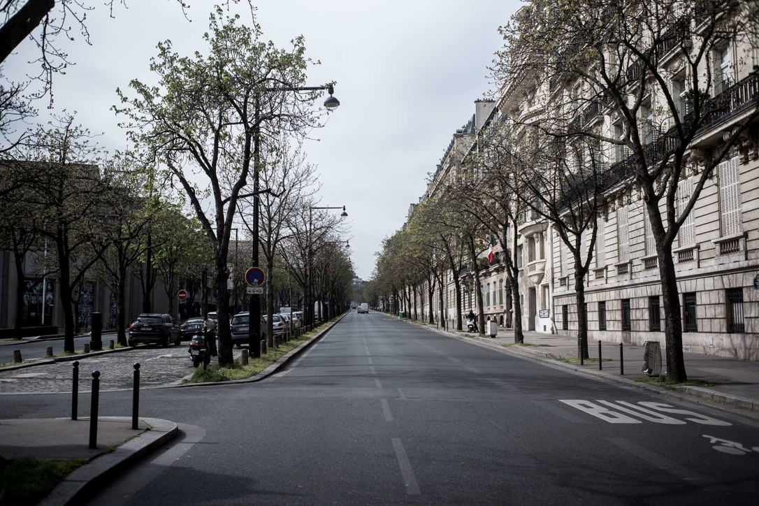 Coronavirus, Francia: 100.000 agenti per monitorare rispetto misure, Parigi deserta