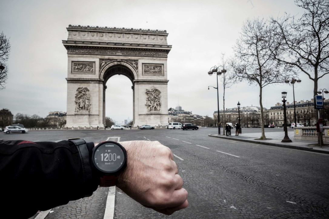 Coronavirus, Francia: 100.000 agenti per monitorare rispetto misure, Parigi deserta