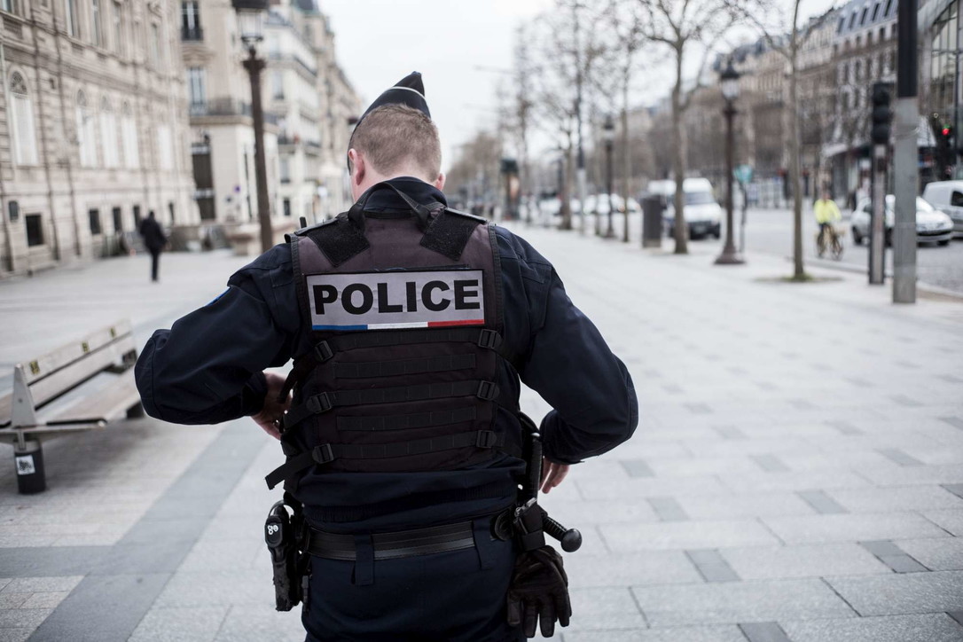 Coronavirus, Francia: 100.000 agenti per monitorare rispetto misure, Parigi deserta