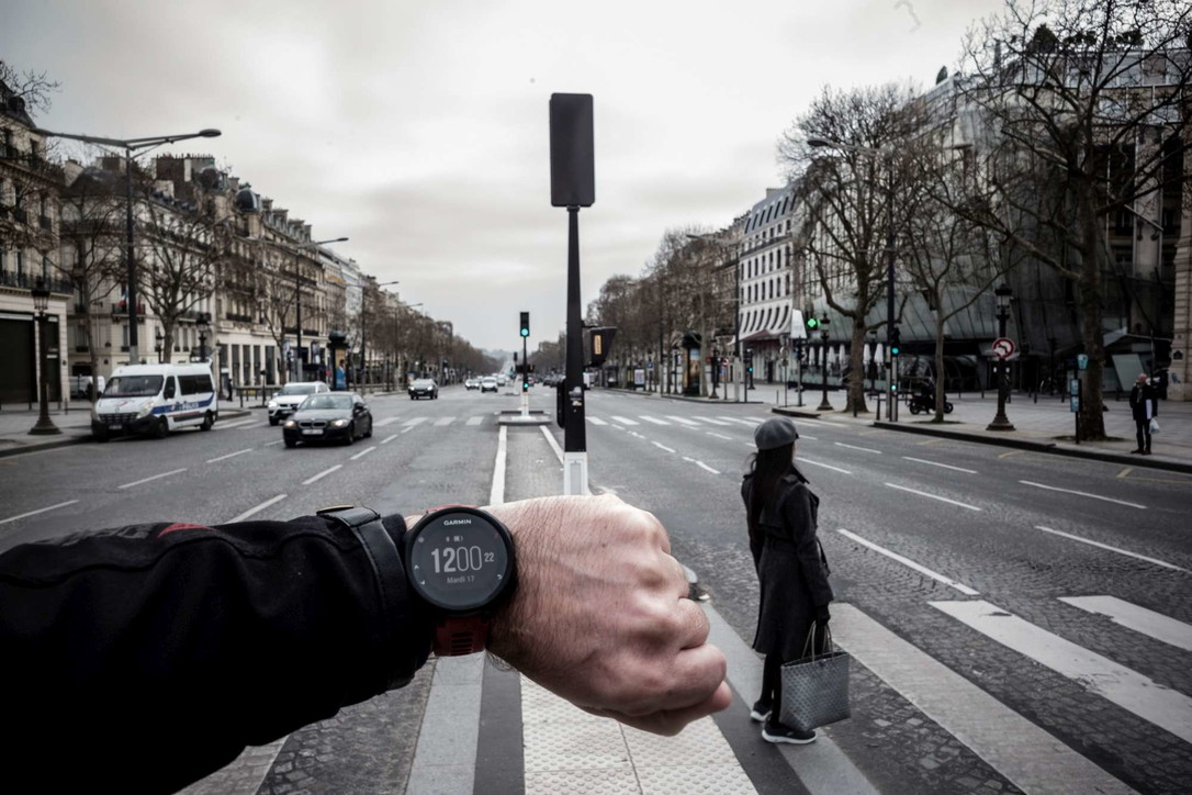 Coronavirus, Francia: 100.000 agenti per monitorare rispetto misure, Parigi deserta