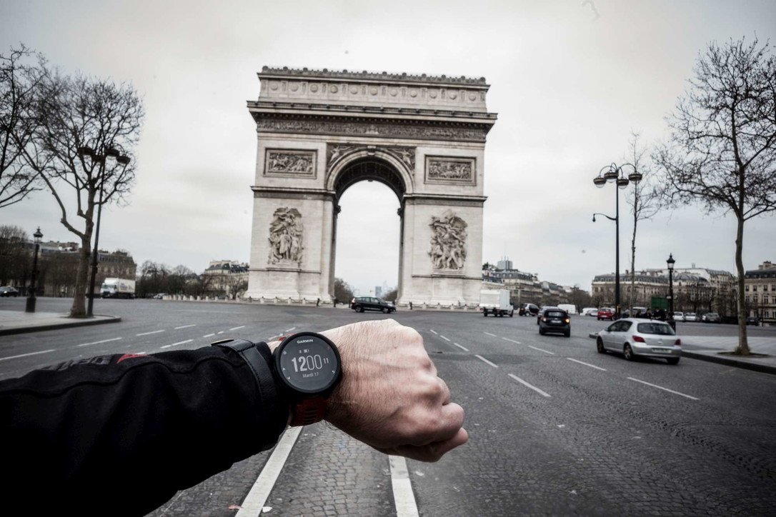 Coronavirus, Francia: 100.000 agenti per monitorare rispetto misure, Parigi deserta