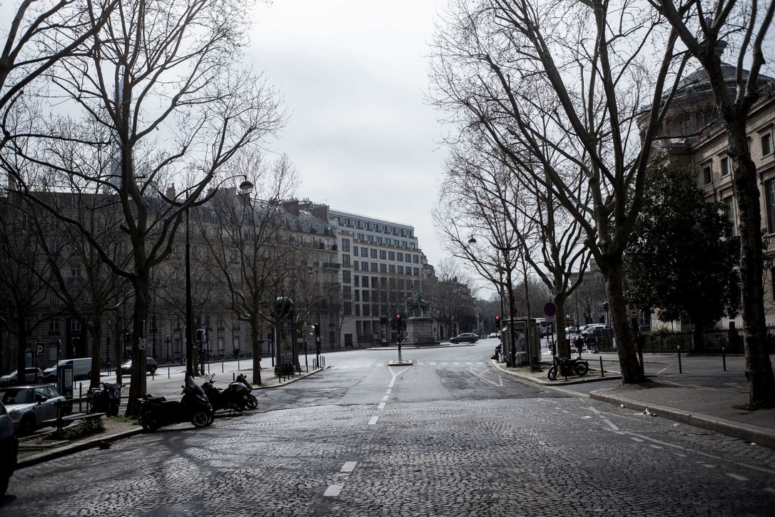 Coronavirus, Francia: 100.000 agenti per monitorare rispetto misure, Parigi deserta