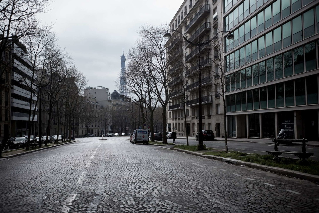 Coronavirus, Francia: 100.000 agenti per monitorare rispetto misure, Parigi deserta