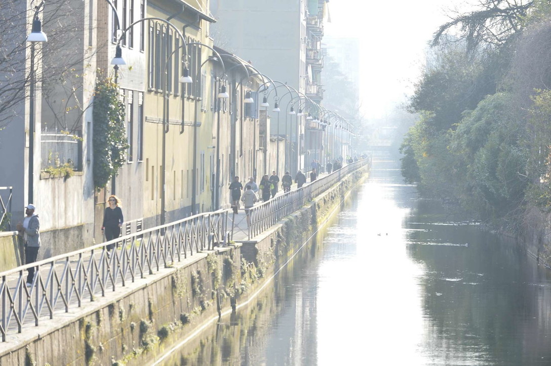 Coronavirus, a Milano montagnetta di San Siro e Martesana affollati nonostante i divieti