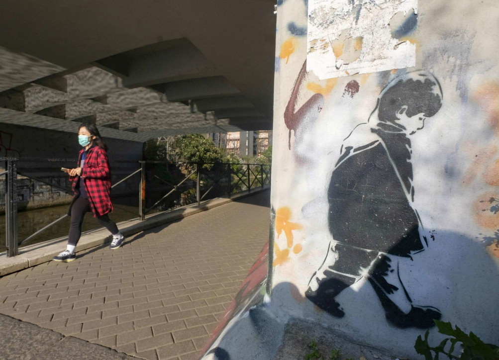 Coronavirus, a Milano montagnetta di San Siro e Martesana affollati nonostante i divieti