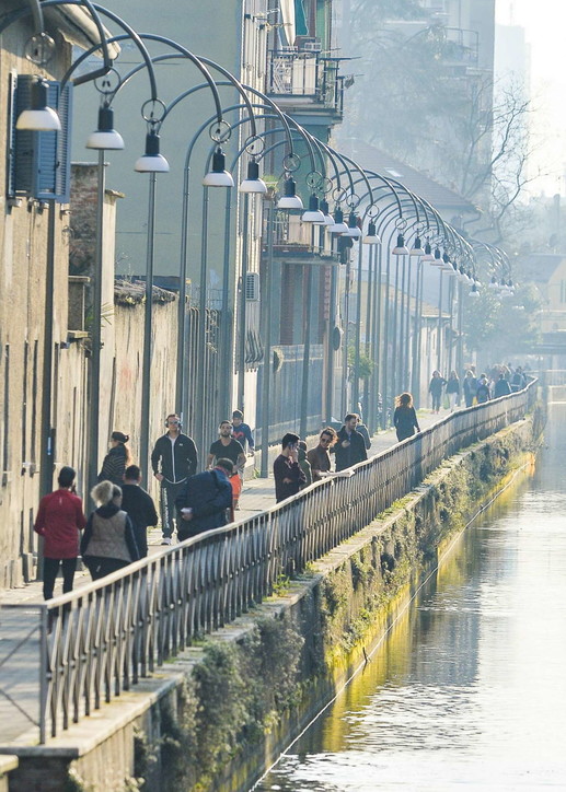 Coronavirus, a Milano montagnetta di San Siro e Martesana affollati nonostante i divieti