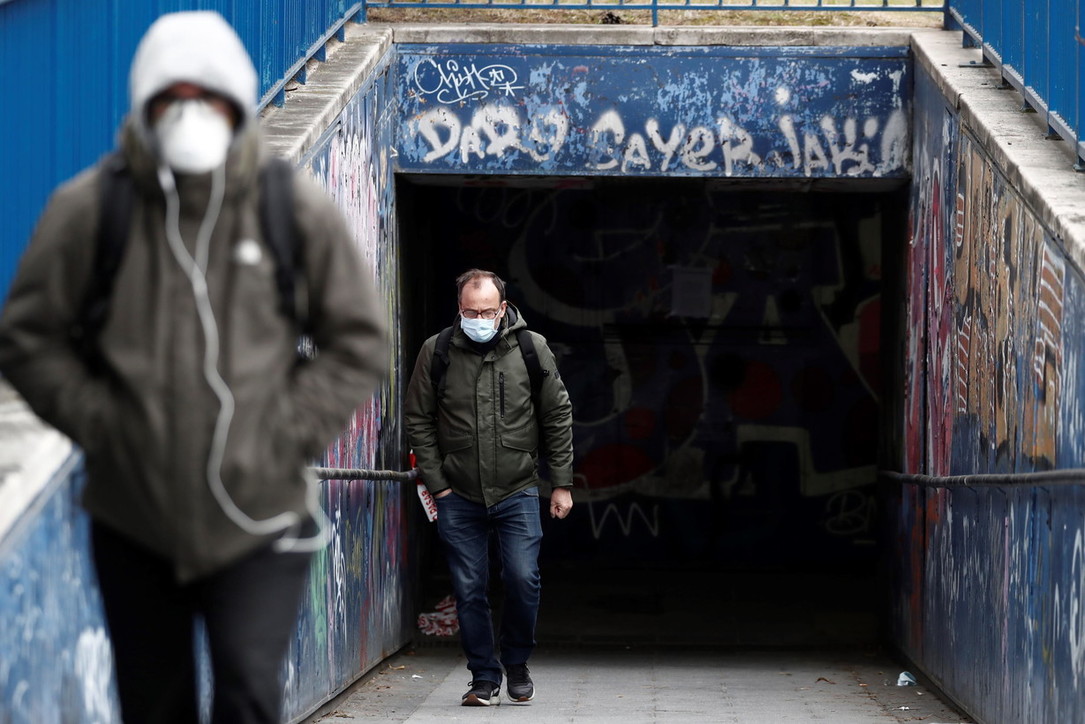 Coronavirus, emergenza in Spagna: a Madrid un morto ogni 16 minuti