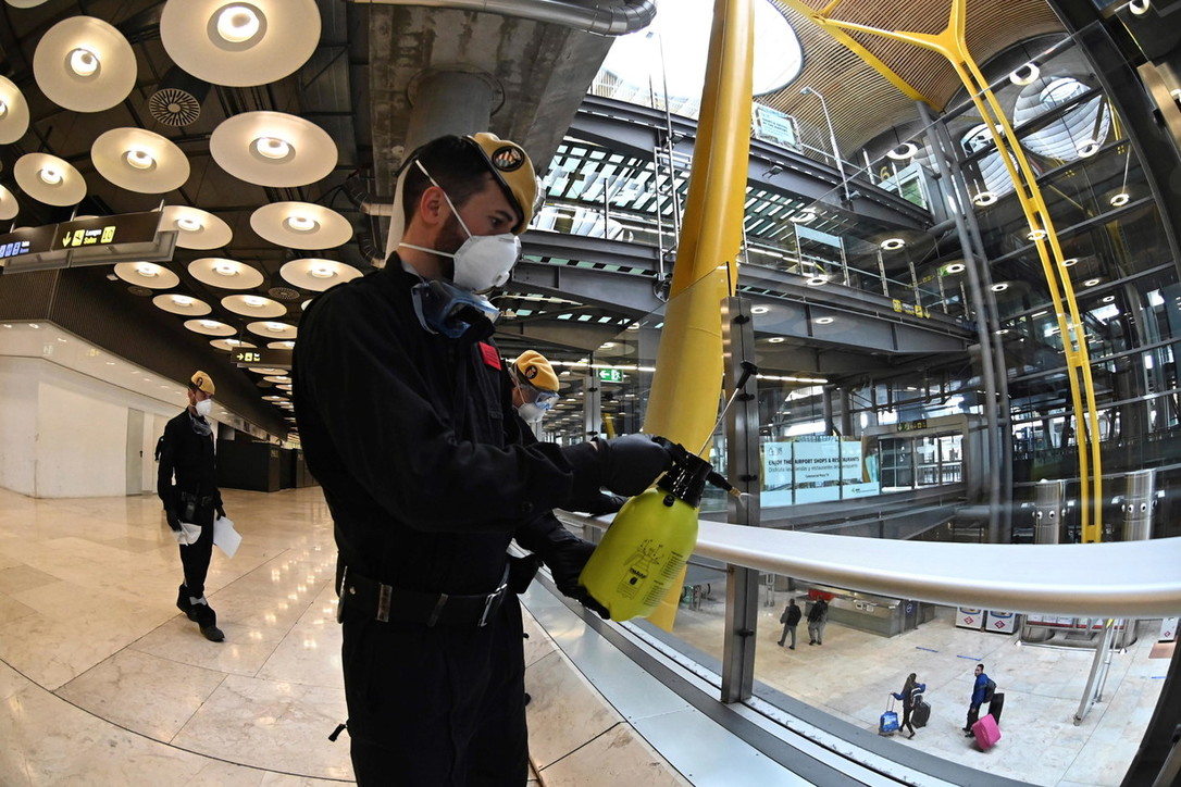 Coronavirus, emergenza in Spagna: a Madrid un morto ogni 16 minuti