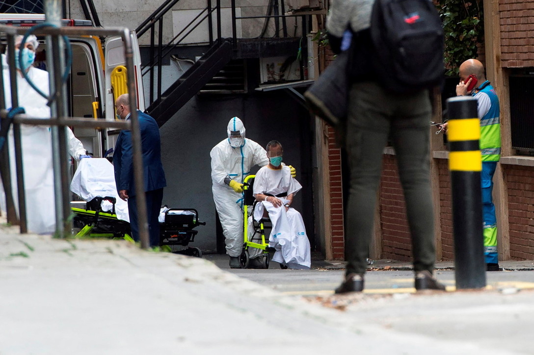 Coronavirus, emergenza in Spagna: a Madrid un morto ogni 16 minuti