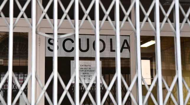 scuola chiusa aule vuote scuole