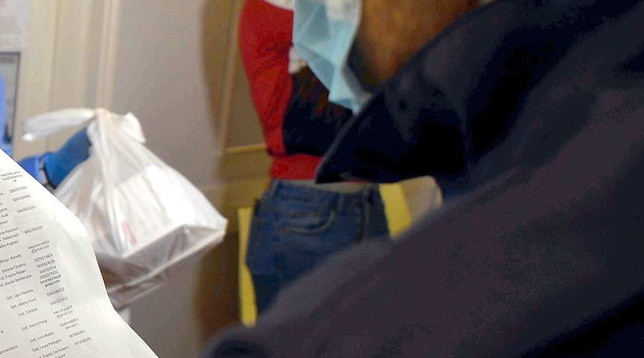 coronavirus vigili polizia locale milano distribuzione mascherine medici di base