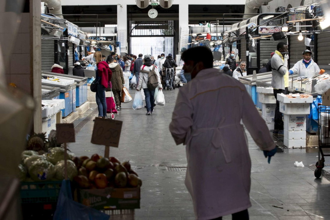 Coronavirus, ennesimo weekend di lockdown, tra controlli e sanificazioni