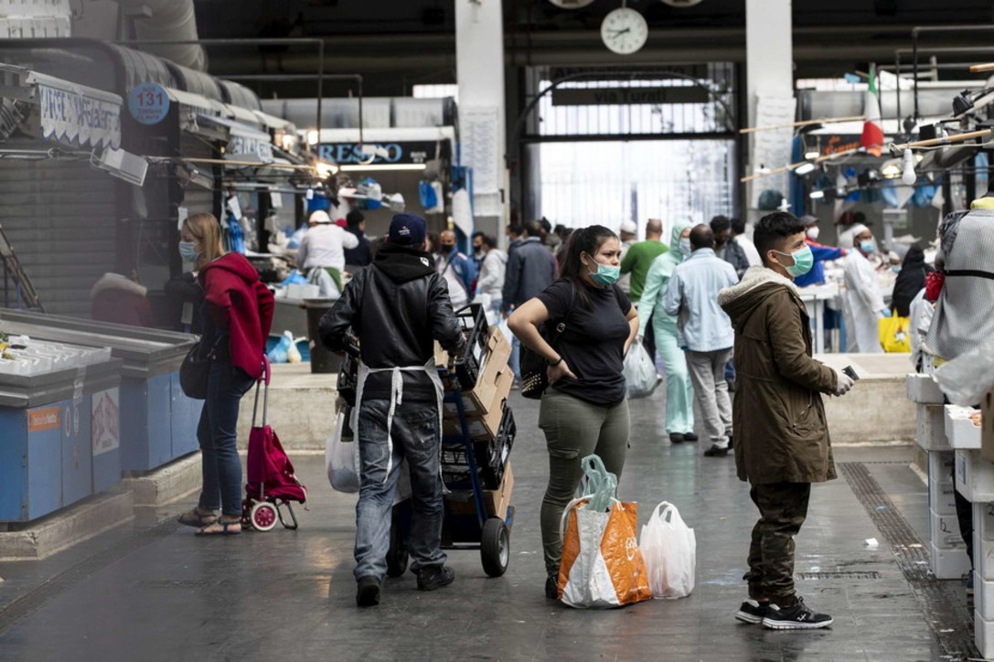 Coronavirus, ennesimo weekend di lockdown, tra controlli e sanificazioni