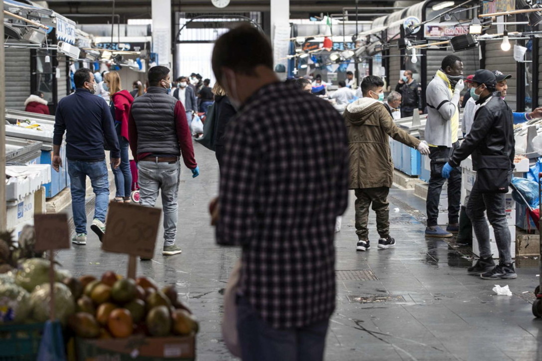 Coronavirus, ennesimo weekend di lockdown, tra controlli e sanificazioni