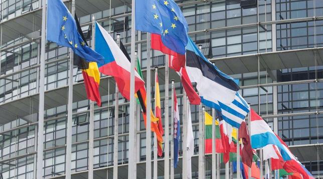 ue, europa, bandiere, parlamento ue, strasburgo